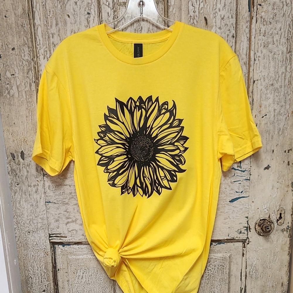 Gildan Yellow Short Sleeve Tee with Sunflower Design